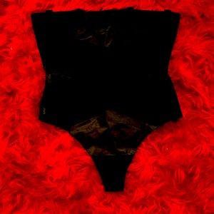 Honeylove superpower thong US size large. Never worn:)